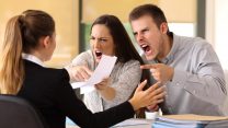 התעמרות בעבודה (צילום אילוסטרציה: Shutterstock)
