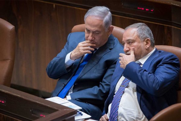 בנימין נתניהו ואביגדור ליברמן (יונתן זינדל/פלאש90)