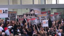 כ-500 מעובדי בנק אוצר החייל הפגינו מחוץ לבניין ההנהלה במחאה על המיזוג העתידי (קרדיט: יח"צ)