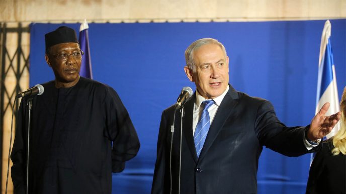 ראש הממשלה, בנימין נתניהו ונשיא צ'אד, אידריס דבי, במהלך ביקורו הדיפלומטי של הנשיא בישראל. (צילום: Photo by Marc Israel Sellem/POOL)