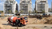 אתר בנייה באשקלון. ארכיון (צילום: Yuriy Chertok / Shutterstock.com)
