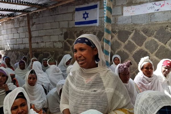 נשים הממתינות לעלייה באתיופיה, בהפגנה בבית הכנסת באדיס אבבה 19 בנובמבר 2018 (צילום: מטה המאבק להעלאת יהודי אתיופיה)