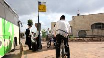 תחנת אוטובוס בביתר עלית (צילום ארכיון: קובי גדעון / פלאש 90).