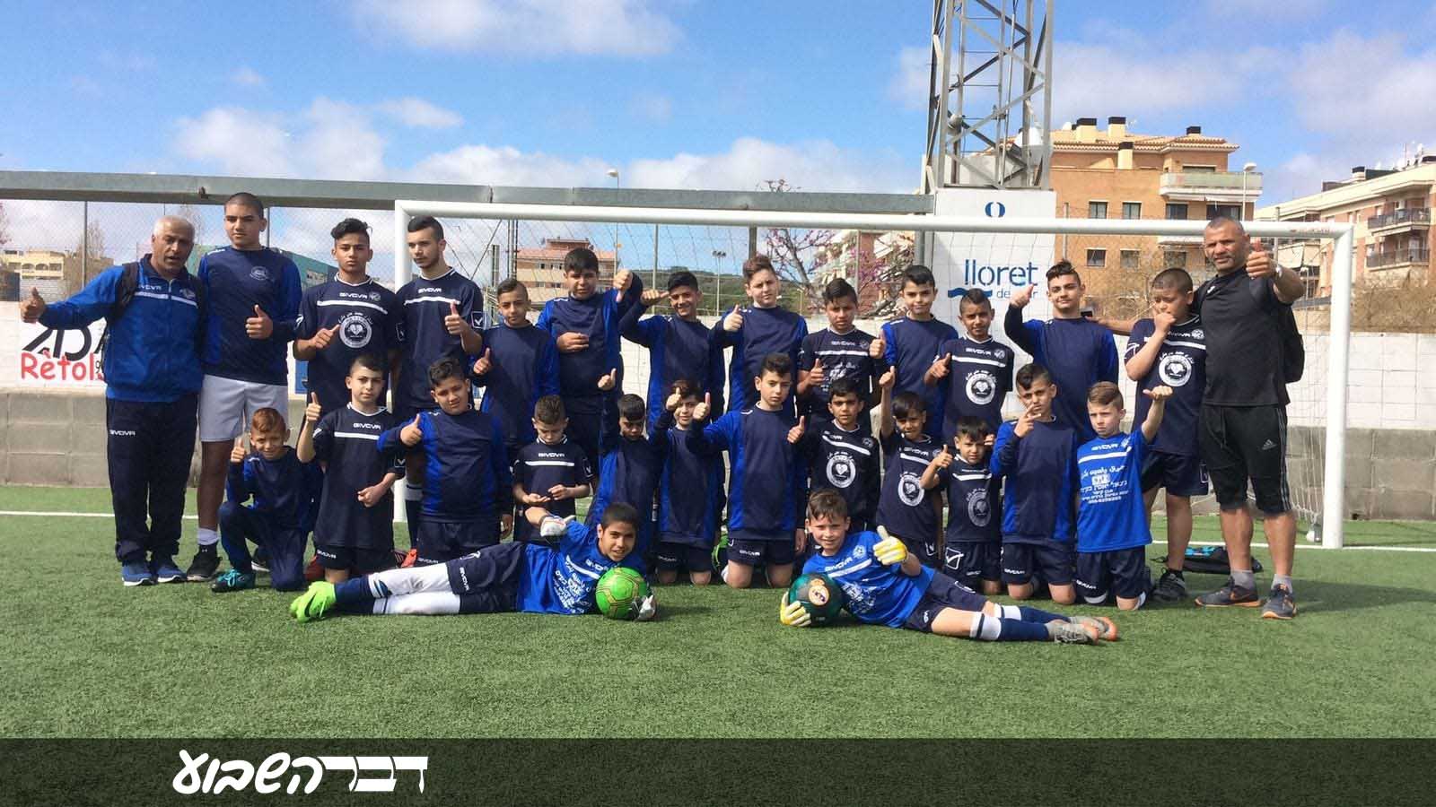 מכבי צעירי בענה בטורניר בספרד. עומד מימין: סלאח חסארמה (צילום באדיבות המרואיין)