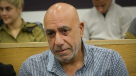 ניצב בדימוס ניסו שחם בבית המשפט המחוזי בתל אביב בהקראת גזר הדין במשפטו. 10 בדצמבר 2018 (צילום: פלאש 90)