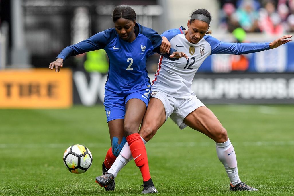 שחקניות נבחרות צרפת וארה"ב במשחק ממרץ 2018 (Photo by Dennis Schneidler/Icon Sportswire via Getty Images)