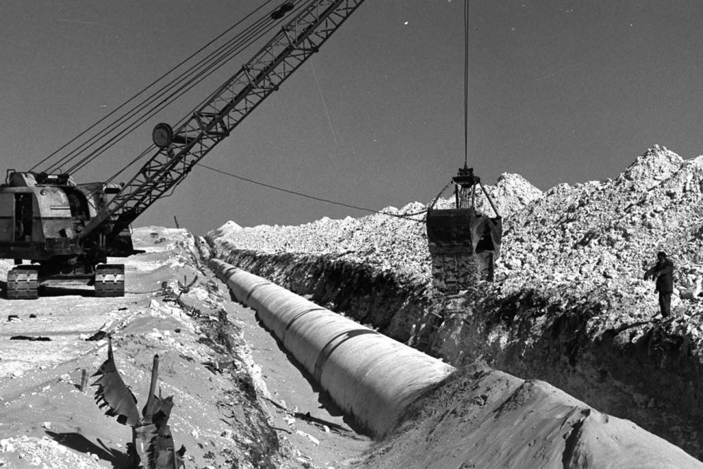 עבודות להקמת המוביל הארצי, 1962 (צילום: פרידן משה, מתוך אוסף התצלומים הלאומי)