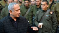ראש הממשלה ושר הביטחון בנימין נתניהו והרמטכ״ל רא״ל גדי איזנקוט  בהערכת מצב ביטחונית בפיקוד הצפון (קרדיט: קובי גדעון/ לע״מ)