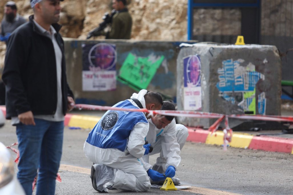 זירת הפיגוע בגבעת אסף (צילום: הדס פרוש/פלאש90)