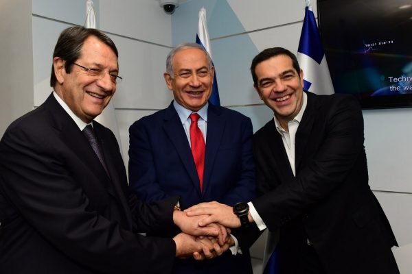 ראש הממשלה בנימין נתניהו, נשיא קפריסין ניקוס אנסטסיאדיס וראש ממשלת יוון אלכסיס ציפראס. תמונת ארכיון, דצמבר 2018 (צילום: קובי גדעון/לע"מ)