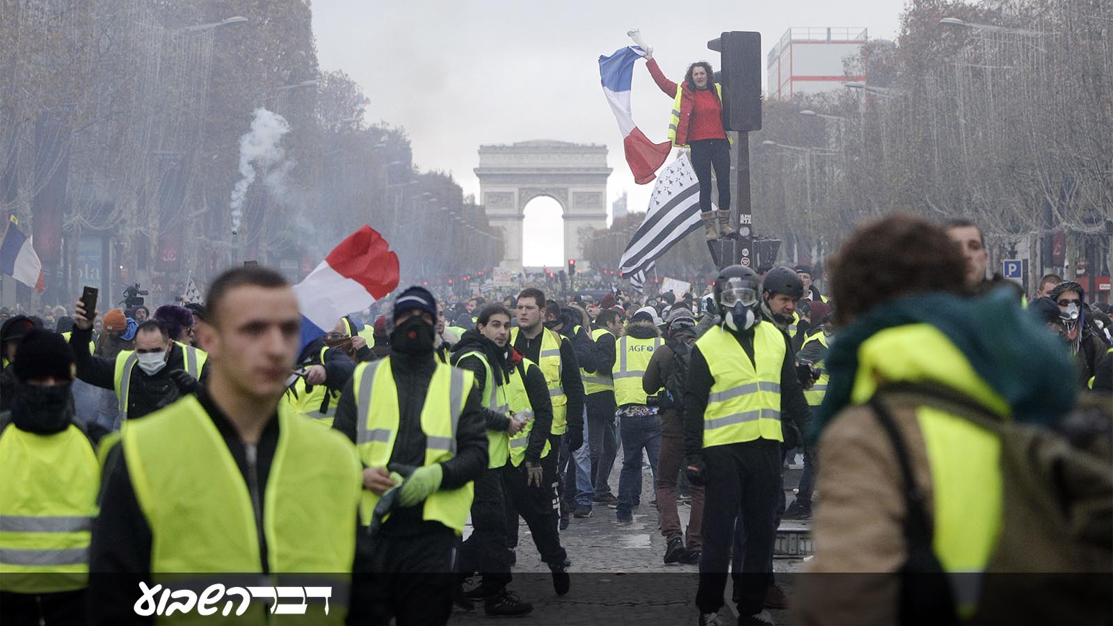 מחאת האפודים הצהובים, פריז 2018 (צילום: AP Photo/Kamil Zihnioglu, File).