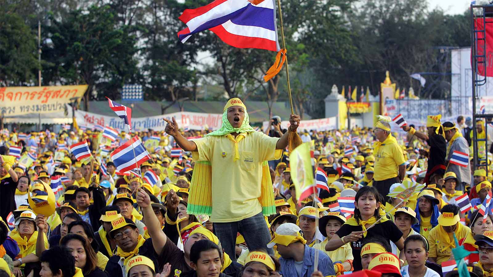 מחאה צהובה נגד ראש ממשלת תאילנד, פברואר 2006 (צילום:(AP Photo/Sakchai Lalit, File)