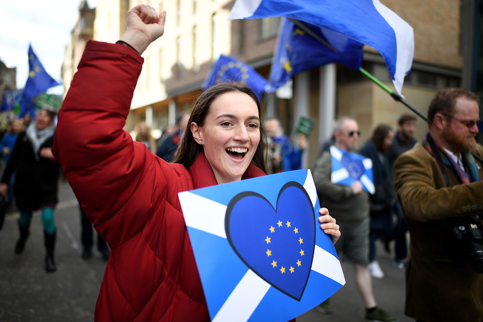 מפגינה נגד הברקזיט באדינבורו, סקוטלנד. מרץ 2018 (Photo by Jeff J Mitchell/Getty Images)