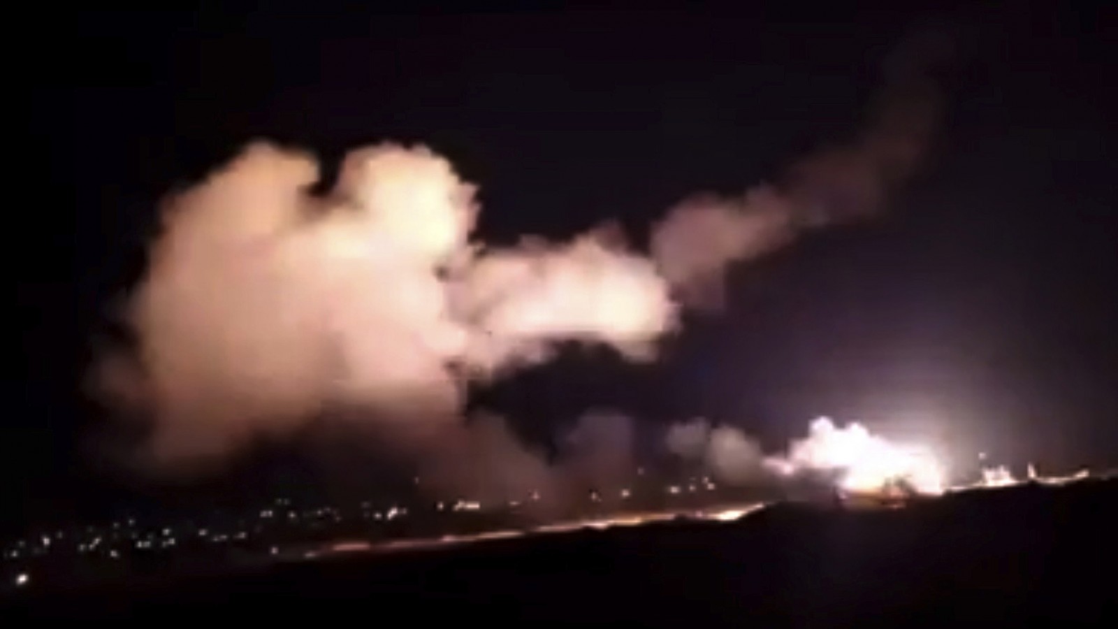 טילים מעל סוריה,תמונה מתוך סרטון שהפיצה סוכנות חדשות סורית , 25 בדצמבר 2018 (SANA via AP)