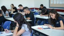 תלמידים במבחן. ארכיון, למצולמים אין קשר לכתבה. (צילום: יוסי זליגר/פלאש90)