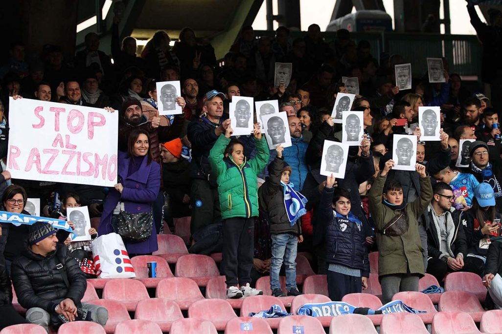 אוהדי קבוצת נאפולי במפגן תמיכה בקאלידו קוליבאלי.  (צילום: Francesco Pecoraro/Getty Images)