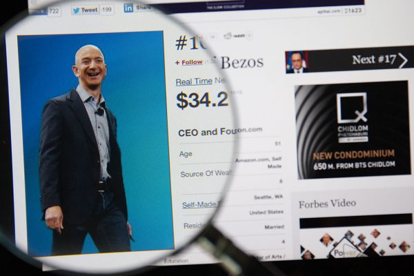 ג'ף בזוס, מנכ"ל אמזון. הונו גדל השנה ב-70 מיליארד דולרים (צילום: shuttrstock).