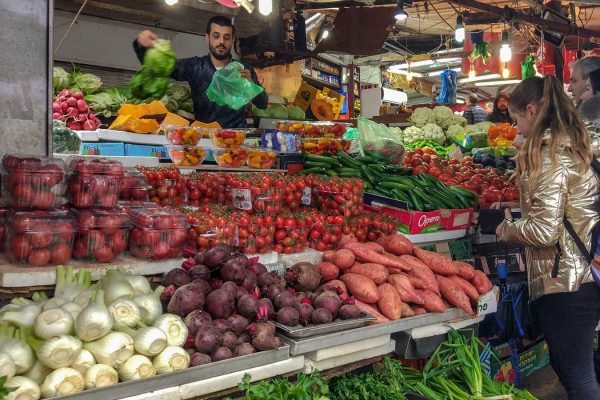 שוק תלפיות הדר חיפה. ארכיון 29 בדצמבר. (צילום: ארז רביב)