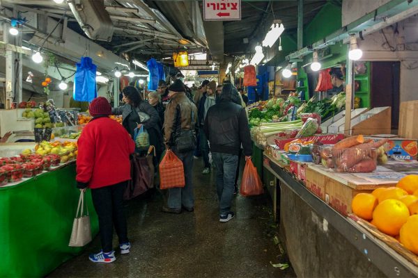 שוק תלפיות הסמוך לשוק הסיטונאי בחיפה, ארכיון (צילום: ארז רביב)
