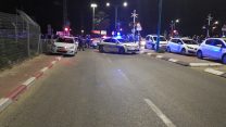 רחוב פסח לב בלוד, לאחר ירי על רכב שהוביל למותם של גבר ואישה (צילום: דוברות המשטרה)