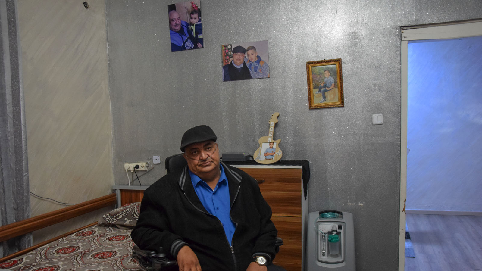 ח'אלד מחאמיד, בביתו באום אל פחם (צילום: יעל אלנתן)