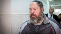 מהנדס המבנים אורן ורשבסקי הורשעו באחריות לאסון קריסת מערך התאורה בהר הרצל באפריל 2012, בבית המשפט ב6 בינואר 2019 (יונתן זינדל/פלאש90)