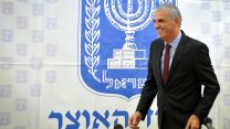 שר האוצר כחלון יוצא ממסיבת עיתונאים. ארכיון (צילום: פלאש90)