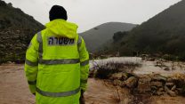 החיפושים בנחל חיזלון. (דוברות המשטרה)