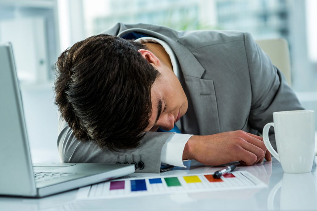 עובד יפני עייף (צילום אילוסטרציה: Shutterstock).