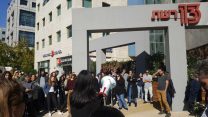אסיפת עובדי רשת מול משרדי החברה (צילום: דוברות ההסתדרות).
