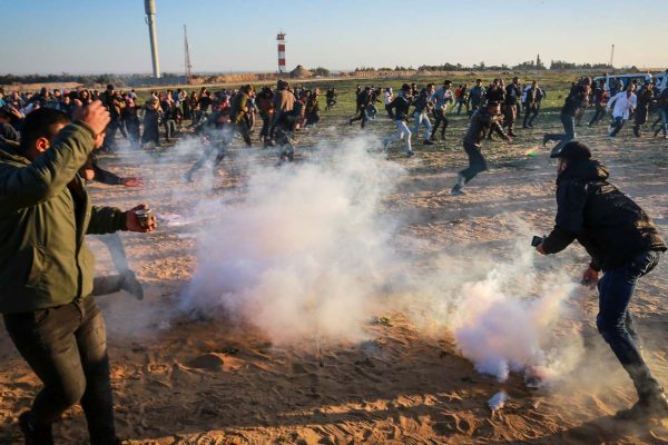 עימותים בין חיילי צה"ל ומפגינים בגבול רצועת עזה. 4 בינואר 2019 (צילום: עבד רחים כתיב/פלאש90)