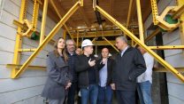 משה כחלון ויפעת שאשא ביטון בפרויקט מחיר למשתכן בבאר שבע (צילום ארכיון: חן גלילי)
