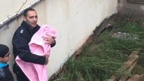 חילוץ של אזרחים שנלכדו בבתים או ברכבים בעקבות הצפות שנגרמו עקב מזג האוויר הסוער (צילום: דוברות המשטרה)