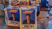 נערים עובדים בקמפיין של ז'קי סבג לראשות עיריית נהריה. (ללא קרדיט)