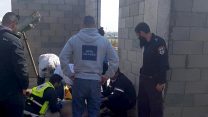 תאונת עבודה קשה באתר בניה בעיר אשקלון (קרדיט דוברות המשטרה)