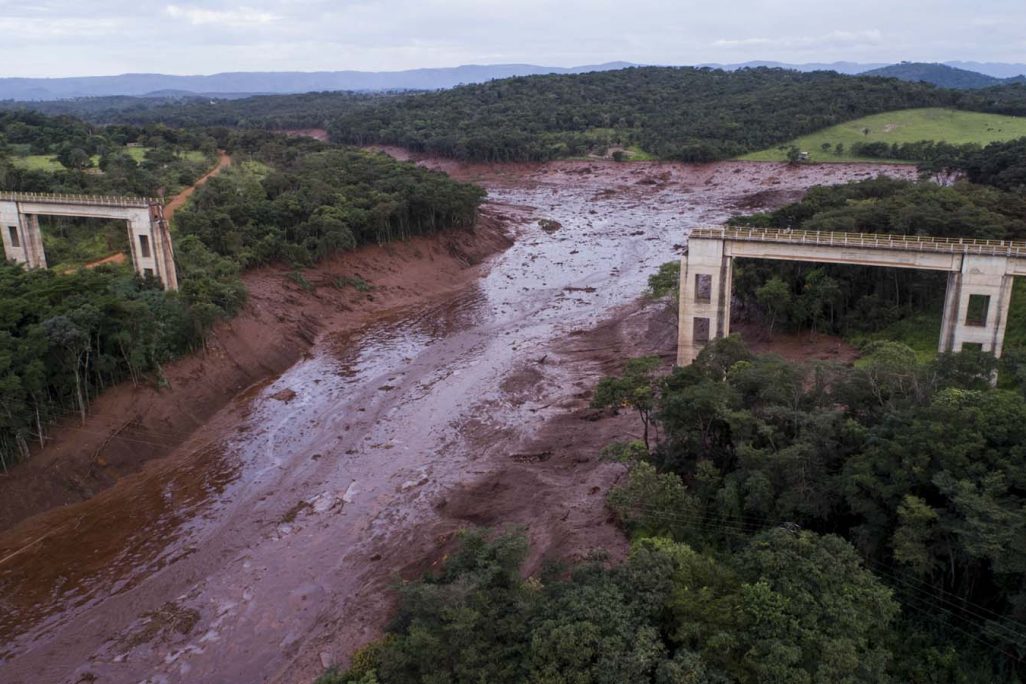 גשר שקרס בעקבות קריסת הסכר בברזיל, 26 בינואר 2019 (Bruno Correia/Nitro via AP)