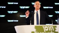 בני גנץ מדבר במסיבת העיתונאים של מפלגת 'חוסן לישראל' (הדס פרוש/פלאש90)