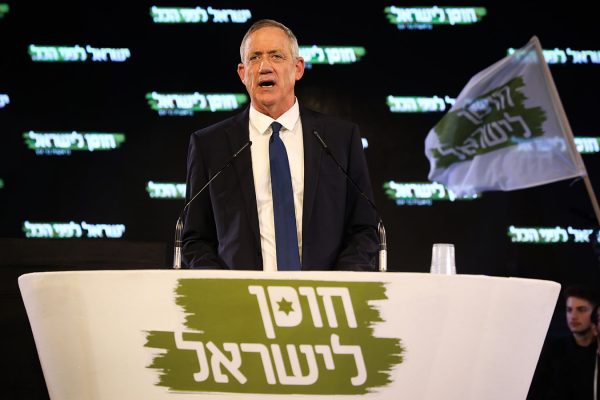 בני גנץ מדבר במסיבת העיתונאים של מפלגת 'חוסן לישראל' (הדס פרוש/פלאש90)
