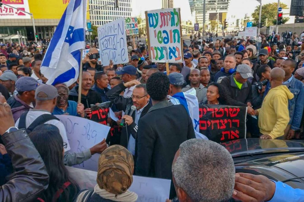 מחאת העדה האתיופית בתל-אביב (צילום: שלום חלפון).