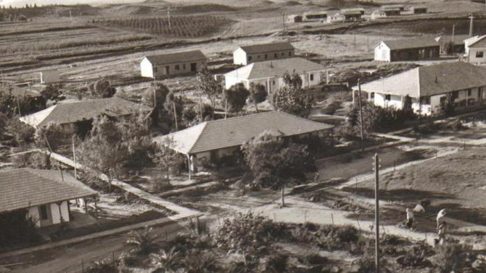 חצר ניר-עם בשנת 1950 (מתוך אתר פיקיויקי)