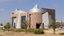 תיאטרון באר-שבע (צילום: Daniel Baránek/wikimedia)