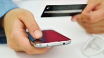 טלפון סלולרי וכרטיס אשראי (צילום: shutterstock)