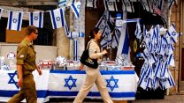 דוכן לקראת יום העצמאות (צילום ארכיון: ChameleonsEye / Shutterstock.com)