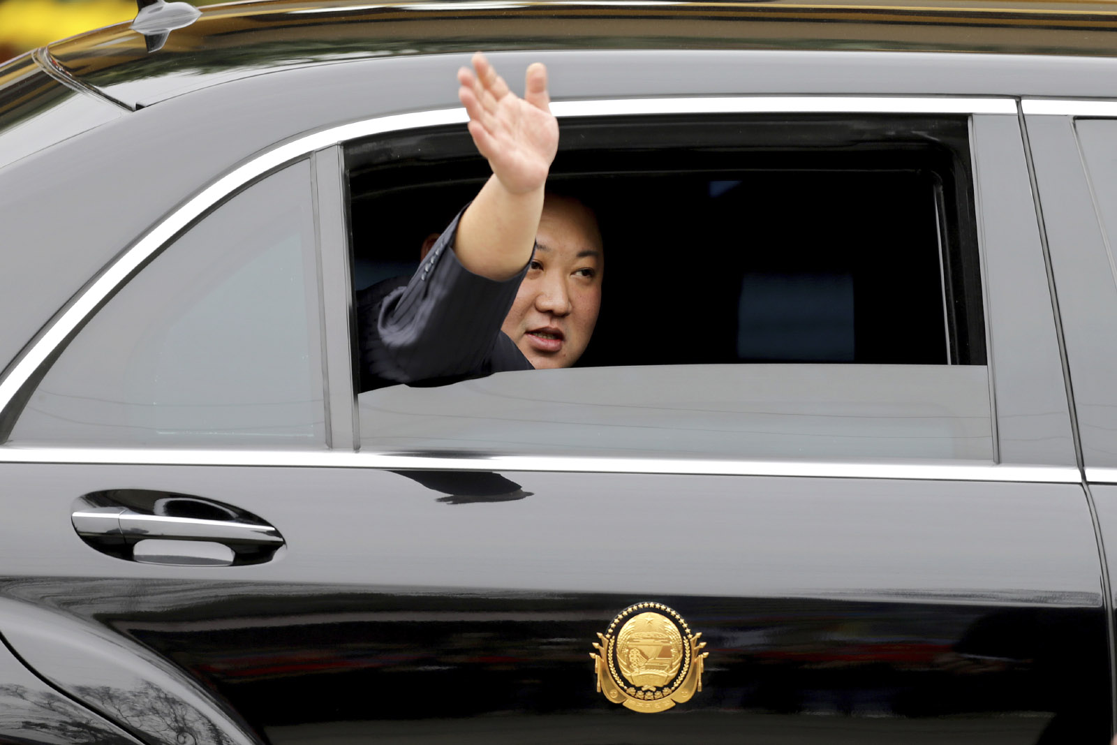 מנהיג קוריאה הצפונית קים ג'ונג און מגיע לוועידת הפסגה בהאנוי. 26 בפברואר (AP Photo/Minh Hoang)