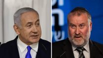 אביחי מנדלבליט ובנימין נתניהו. (יונתן זינדל/תומר ניוברג/פלאש90)