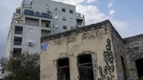 ישן וחדש בטבריה.
צילום: דן לזר.