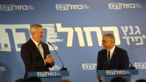 יאיר לפיד ובני גנץ באירוע ההקמה של מפלגת "כחול לבן" (צילום: יובל כהן אהרונוב).