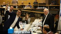 אורן חזן מגיש את רשימת מפלגת 'צומת' לוועדת הבחירות לכנסת ה-21. 21 בפברואר 2019 (צילום: יונתן זינדל/פלאש90)