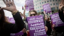 נשים מוחות נגד אלימות כלפי נשים לקראת שביתת נשים. 2 בדצמבר 2018 (צילום: מרים אלטשר/פלאש90)