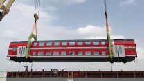 פריקת קרונות רכבת חדשים. ארכיון (צילום: סיגל ספנות)